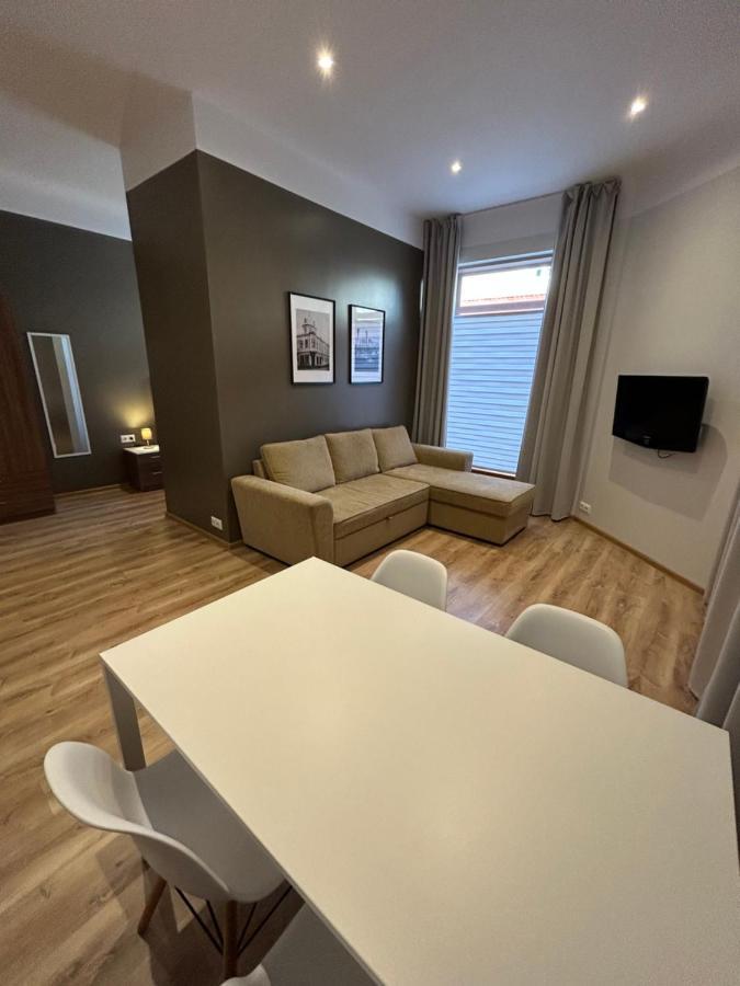 Jon's 2 Apartment *