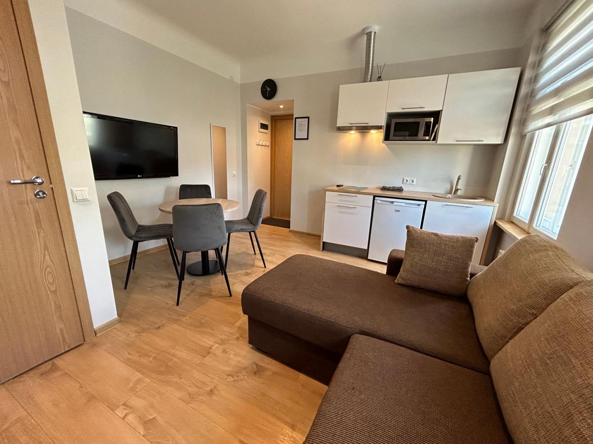 Jon's 2 Apartment *